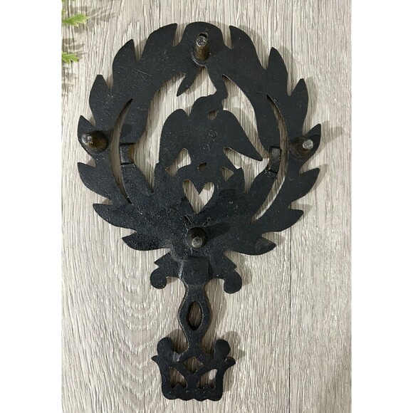 Vintage Cast Iron Trivet Eagle And Heart Americana Gold Tone Country Cottage - Picture 4 of 6